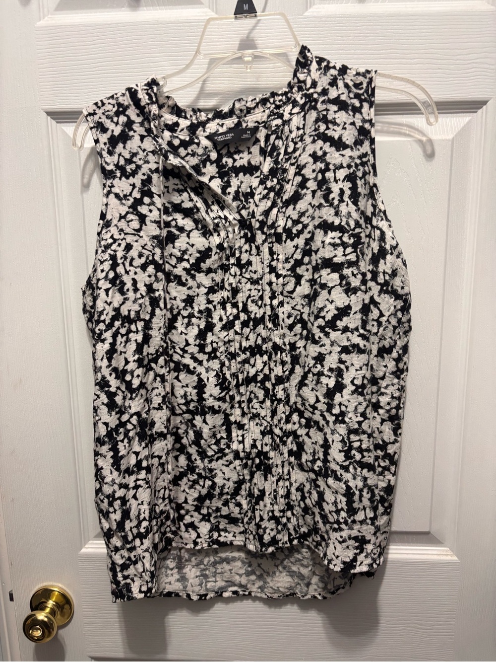 Simply Vera Sleeveless Black & White Printed Pleated Front Top